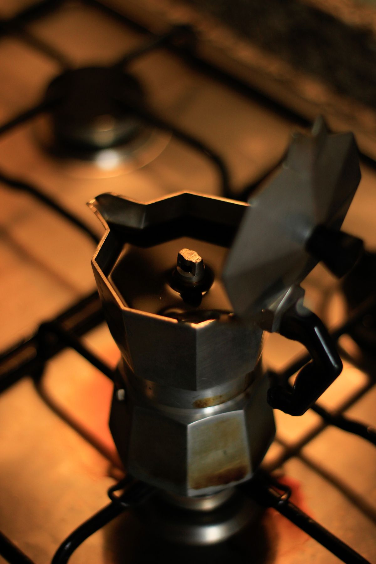 Grinder for a Moka Pot