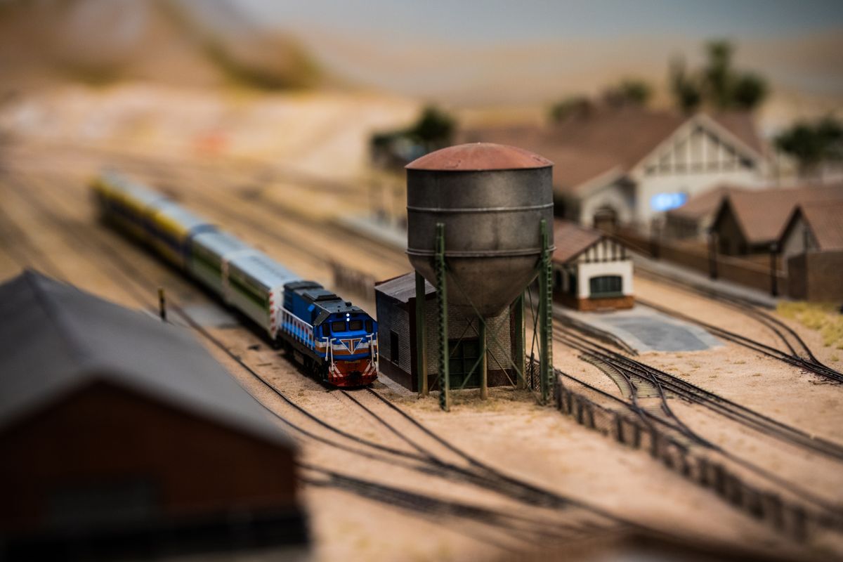Bachmann E-Z Track Black vs Grey