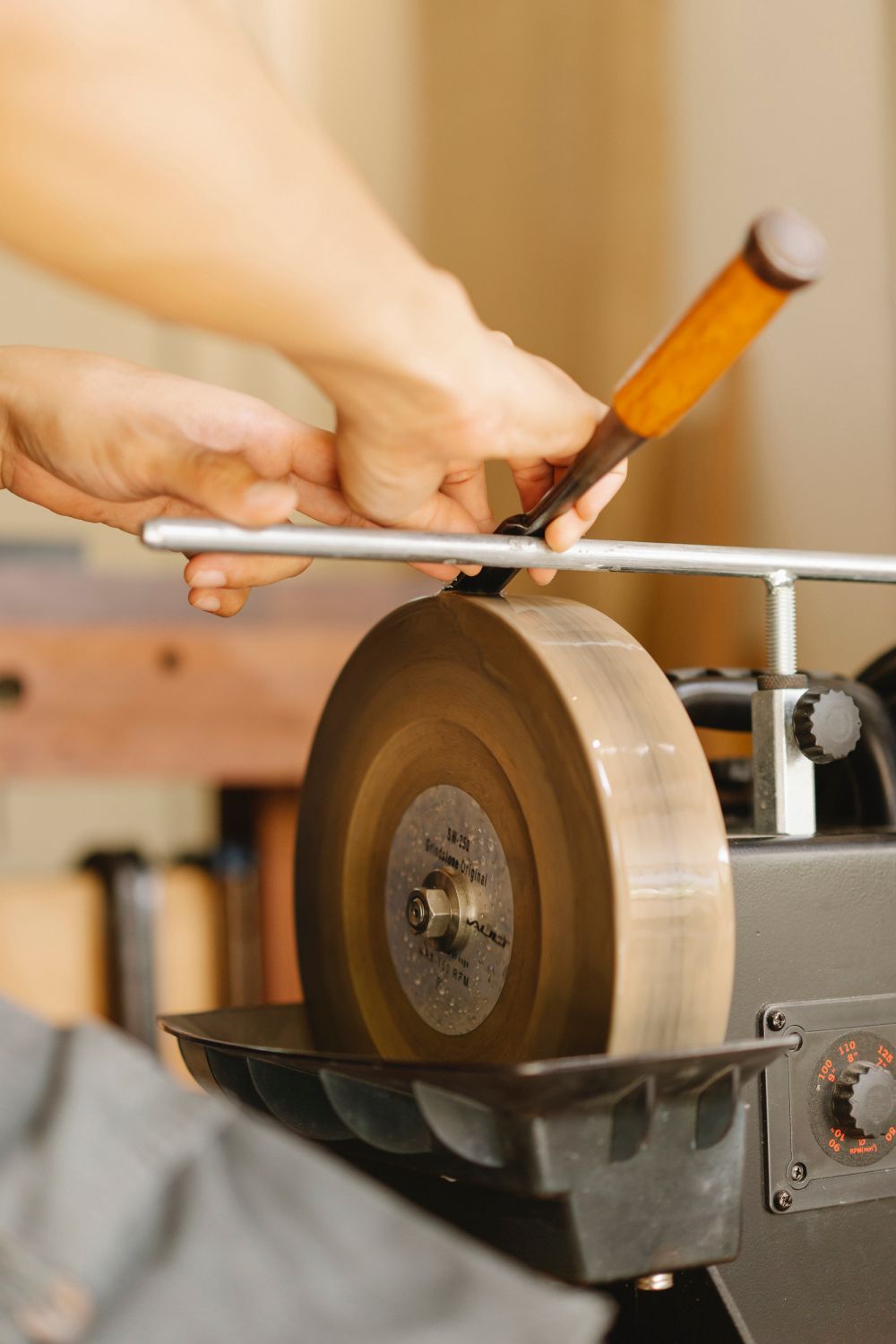 Sharpening Jig for Chisels and Plane Irons