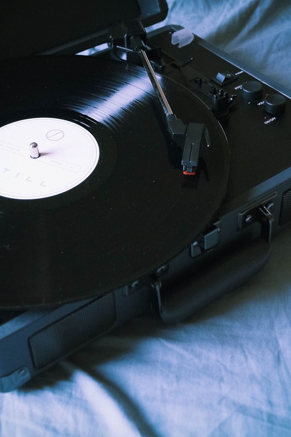 Isolation Feet for a Turntable on a Desk