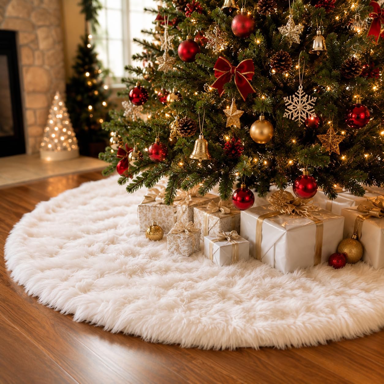 YEAHOME white faux-fur circular Christmas tree skirt